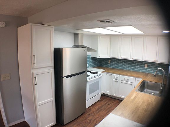 4th image of 202 E 1st St