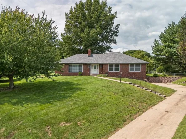 7128 Lundeen Dr, Country Club, MO 64505
