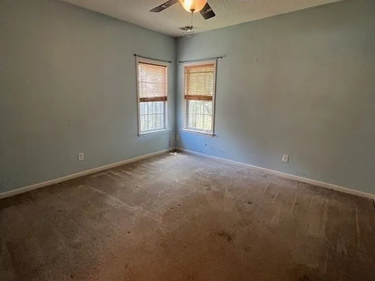 1015 Foxridge Way — Photo 16