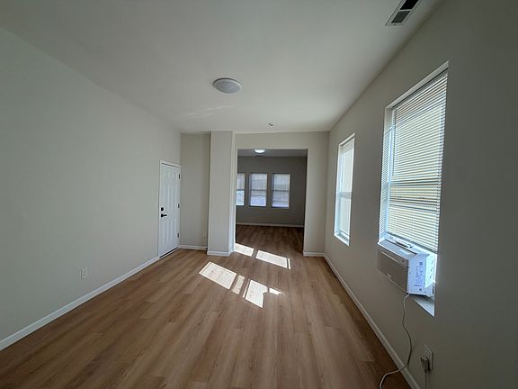5th image of 2802 S Wallace St #2R