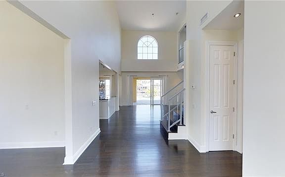 5th image of 4913 SW 20th Pl