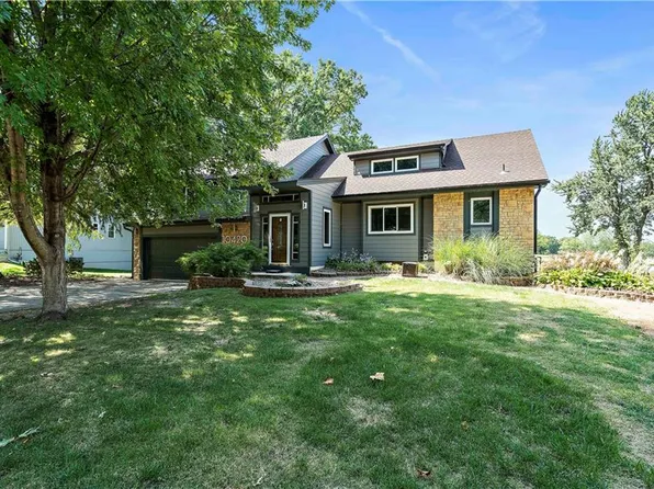 10420 NW Mirror Lake Dr, Kansas City, MO 64152