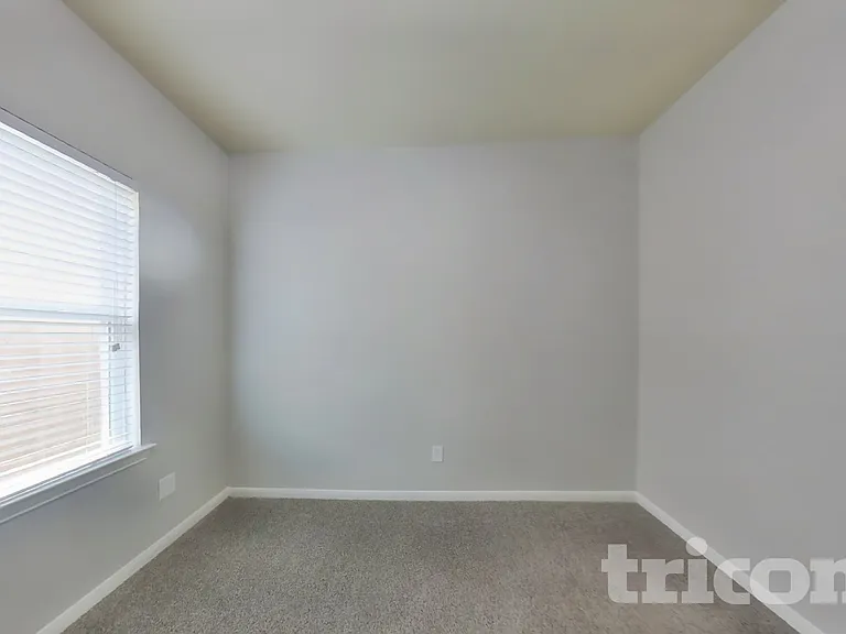 2122 Hackberry Bank Ln — Photo 11