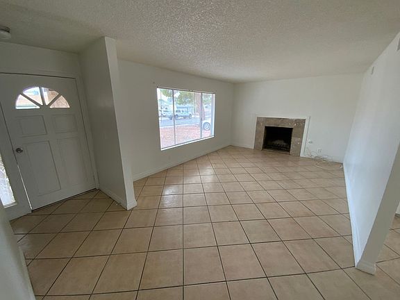 3rd image of 4805 Castle Rock Ct