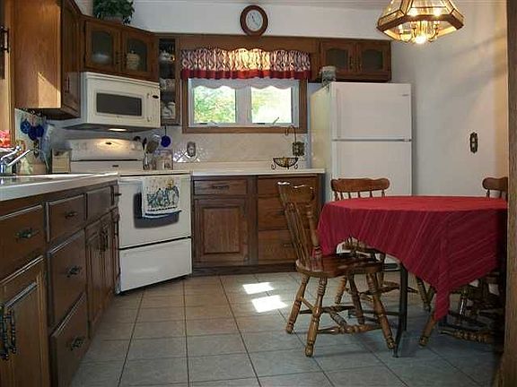 4th image of 656 S Park Ave