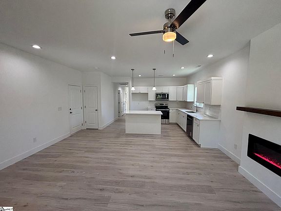 3rd image of 132 League St