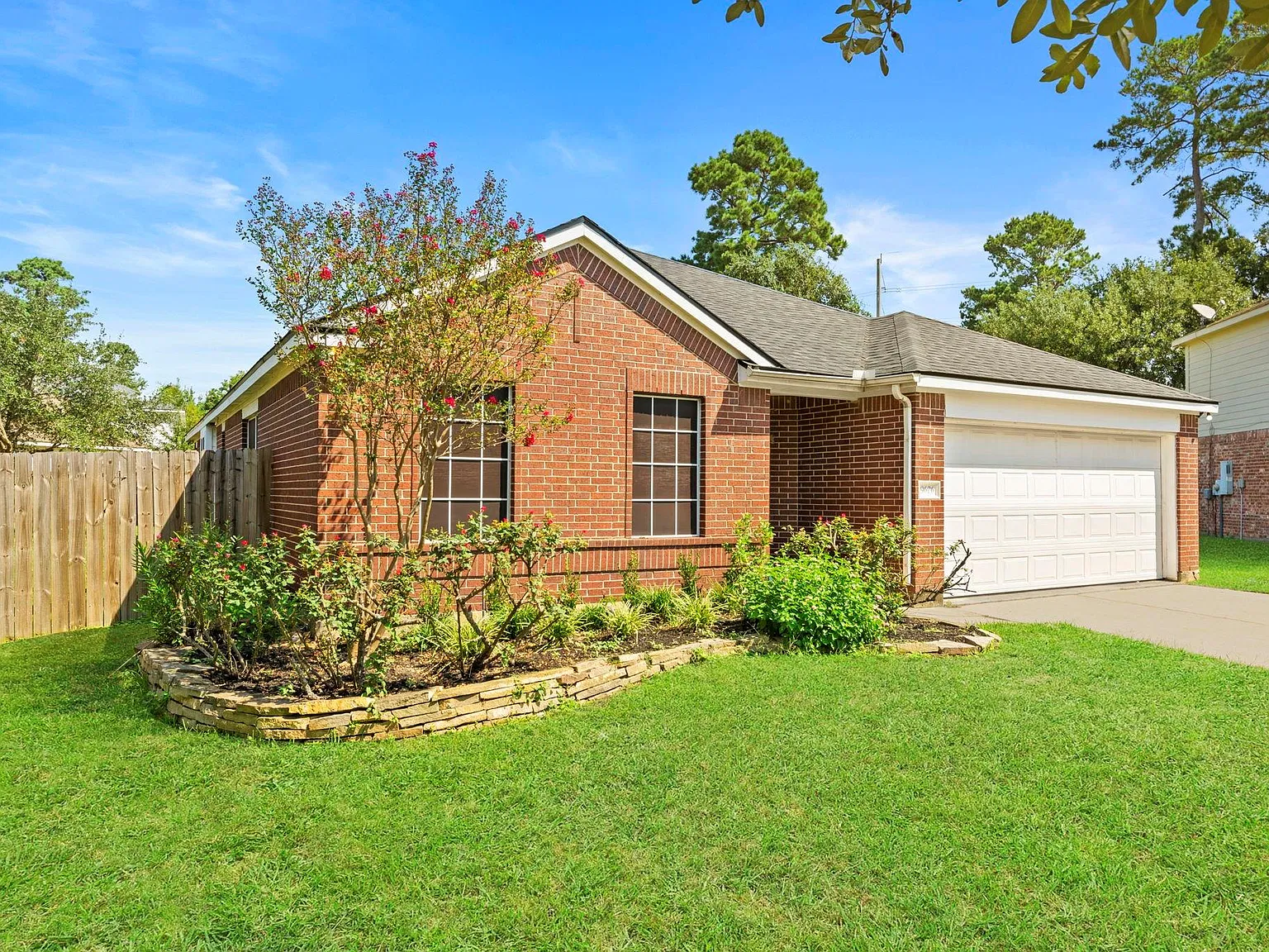 4 bed, 2.0 bath, 2001 sqft, $2,100 — Photo 4