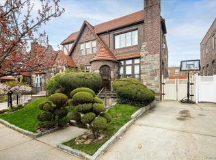 217-16 48th Ave, Oakland Gardens, NY 11364
