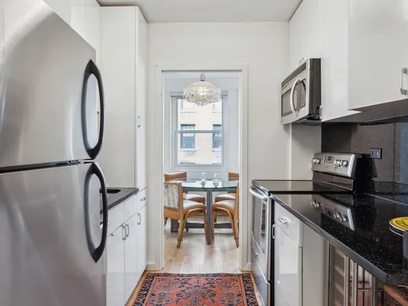 433 East 56th Street image 6 of 9