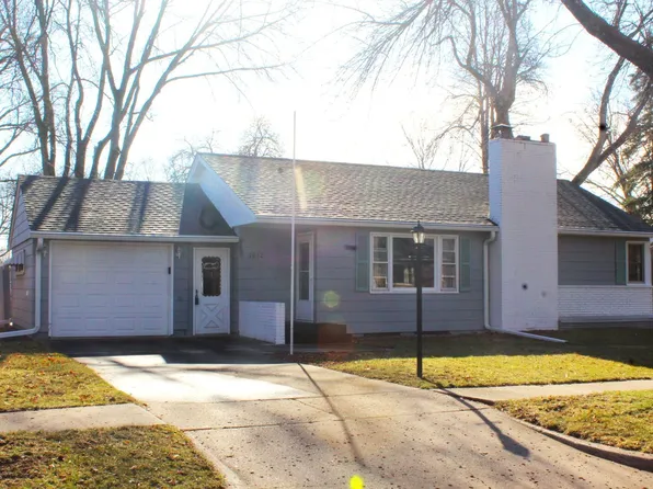1612 Judd Ave N, Glencoe, MN 55336
