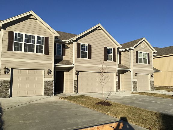 2nd image of 1526 NE Erin Ct