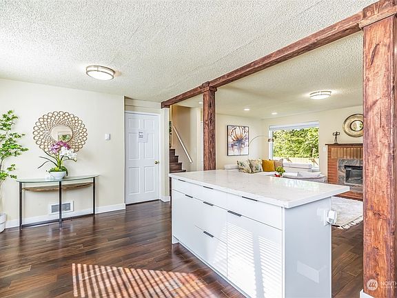 5th image of 19526 23rd Avenue NE