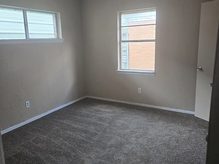 5811 Wipprecht St #21-8 — Photo 4