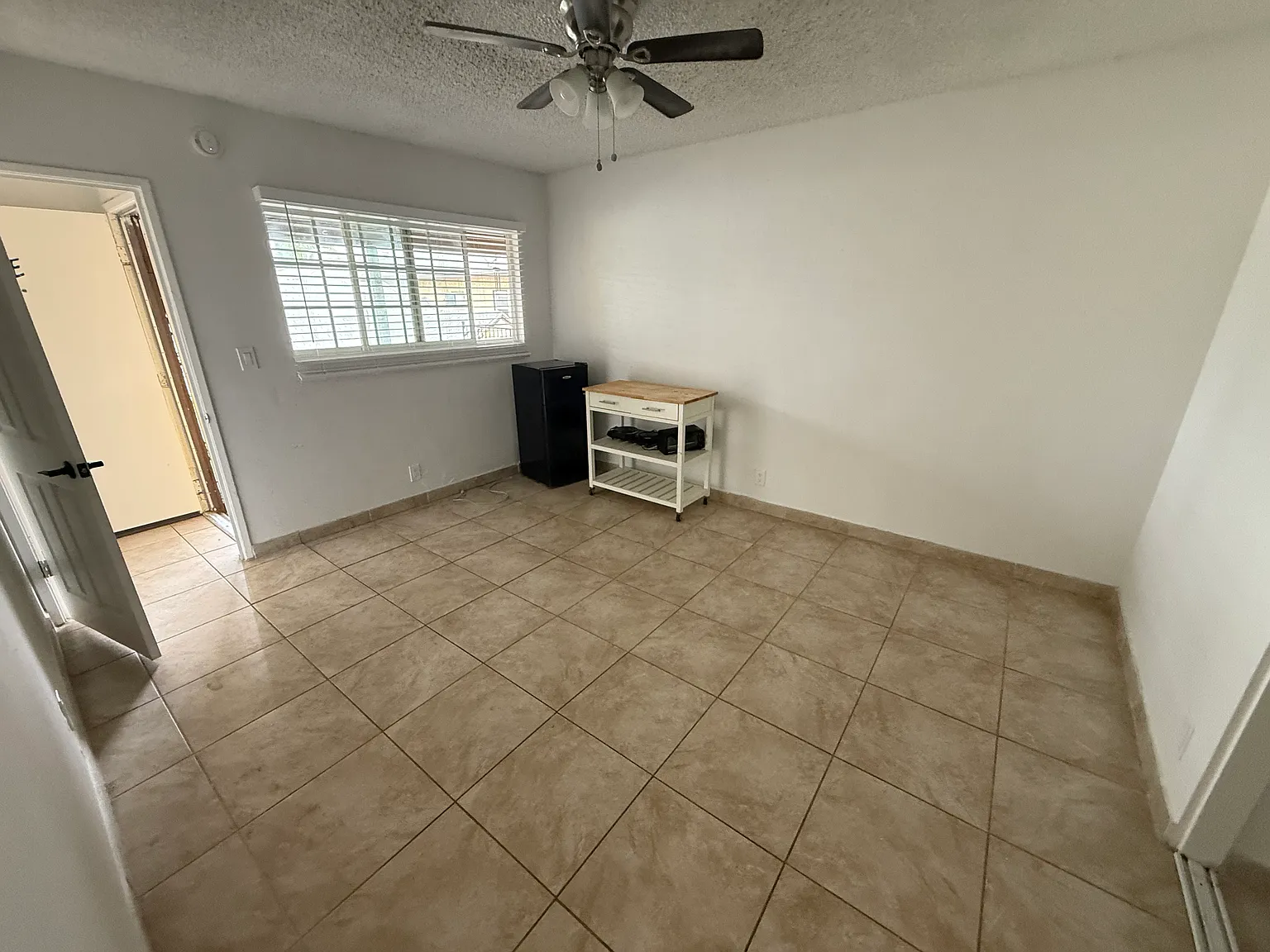 158-E2 — Photo 2