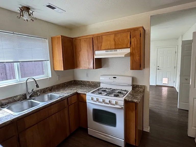 118 N Shasta Ave — Photo 20