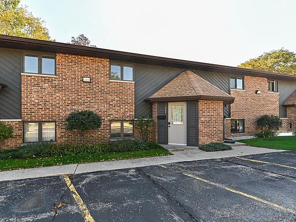 3rd image of 637 Meadow LANE #207