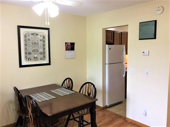 5th image of 214 Bridlewood Dr