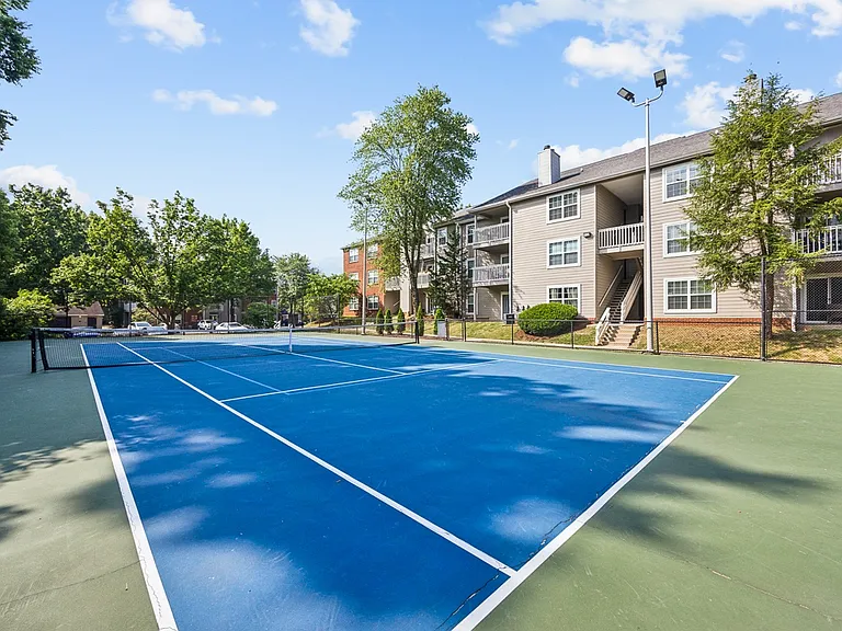 River Oak Apartments — Photo 5