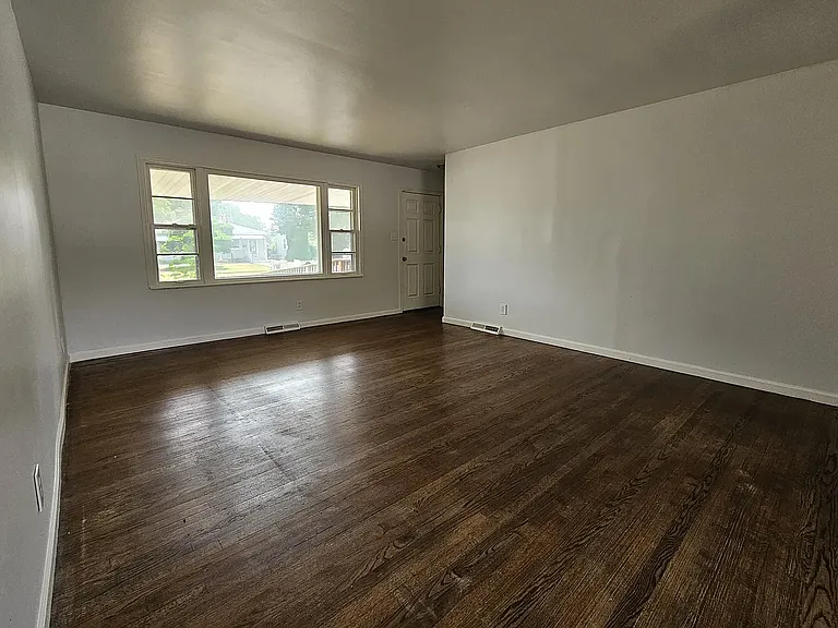 6914 Baring Ave — Photo 3