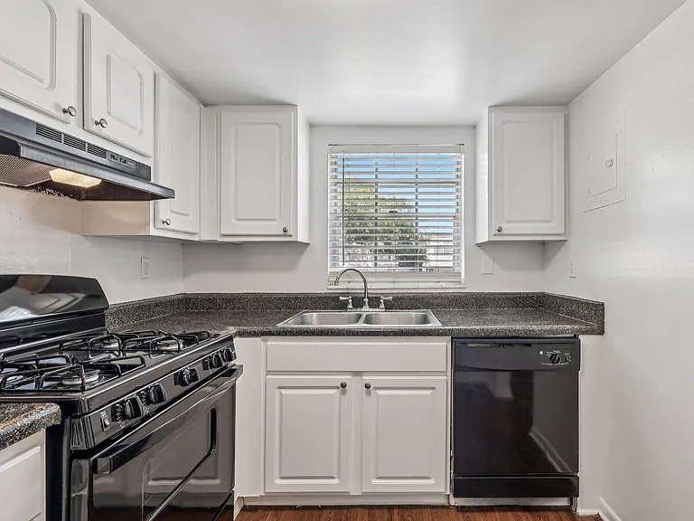 The Park at Chesterfield Apartment Homes — Photo 26