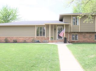 1113 E Cottonwood Rd, Derby, KS 67037