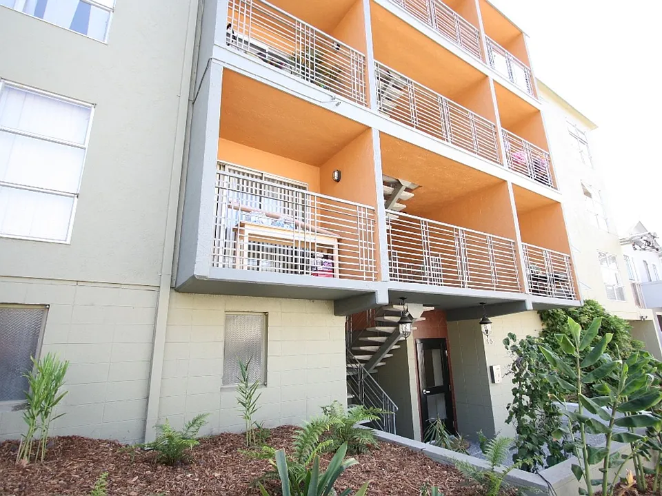 95 Linda Apartments