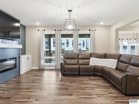 5th image of 6411 S 207th Avenue Cir