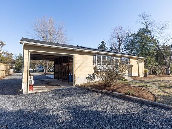 2nd image of 30 S Old Tuckahoe Rd