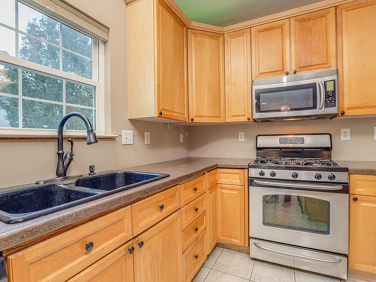 800 Sherrard Ct — Photo 14