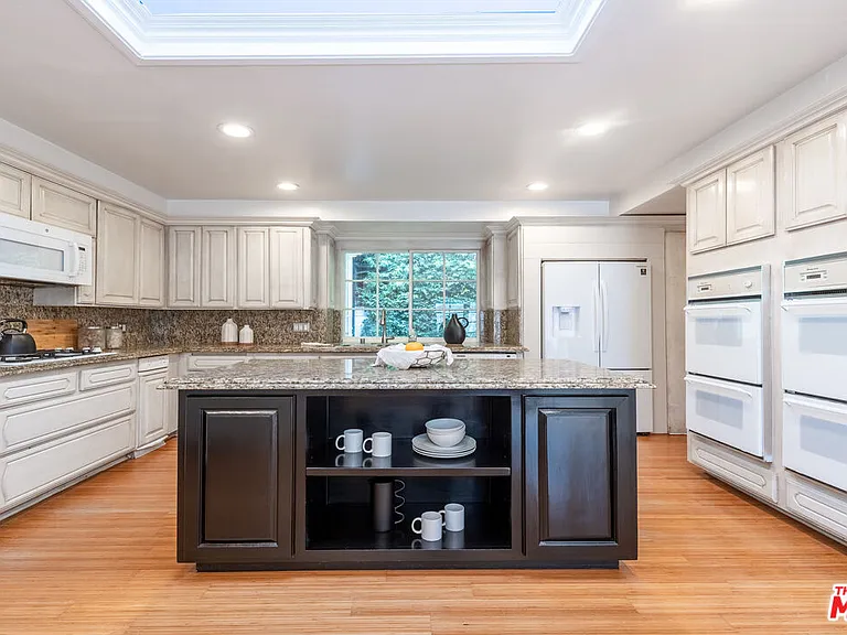 1148 Coldwater Canyon Dr — Photo 5