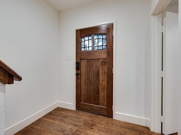 2nd image of 2411 N Hall St APT 5