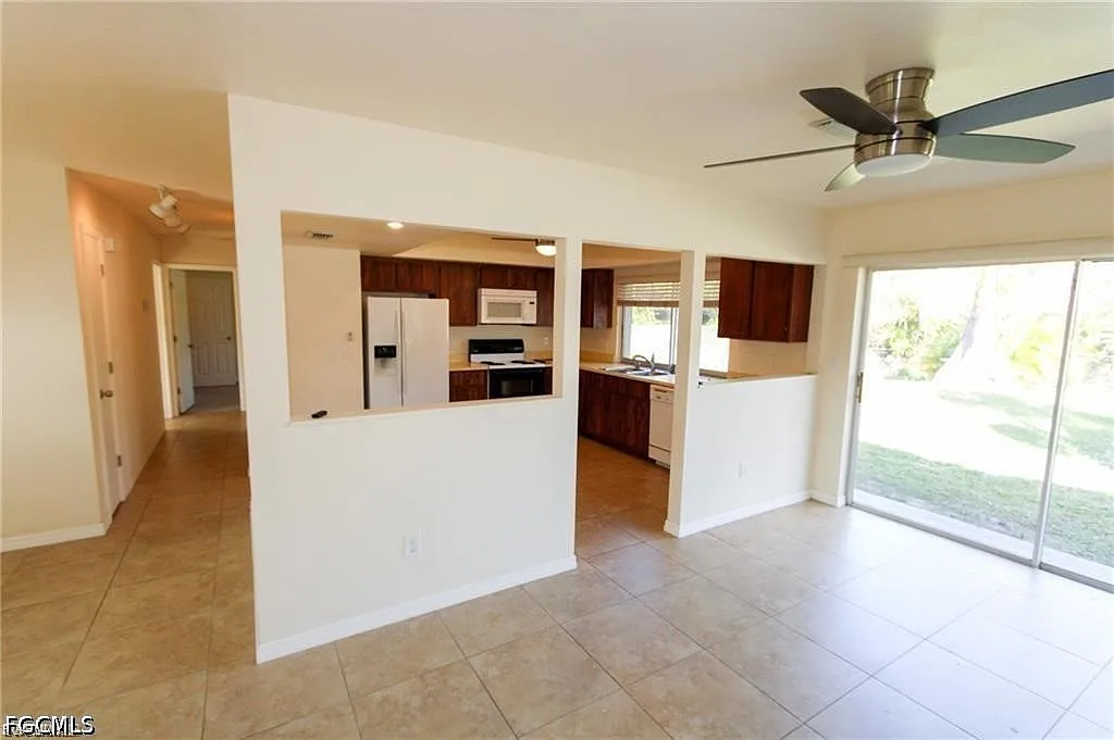 2 bed, 2.0 bath, 1218 sqft, $1,600 — Photo 3
