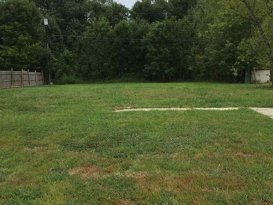 2nd image of 4930 Emily Dr