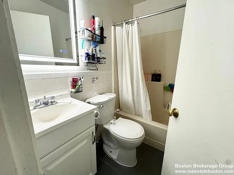 73 Hammond St #2B — Photo 5