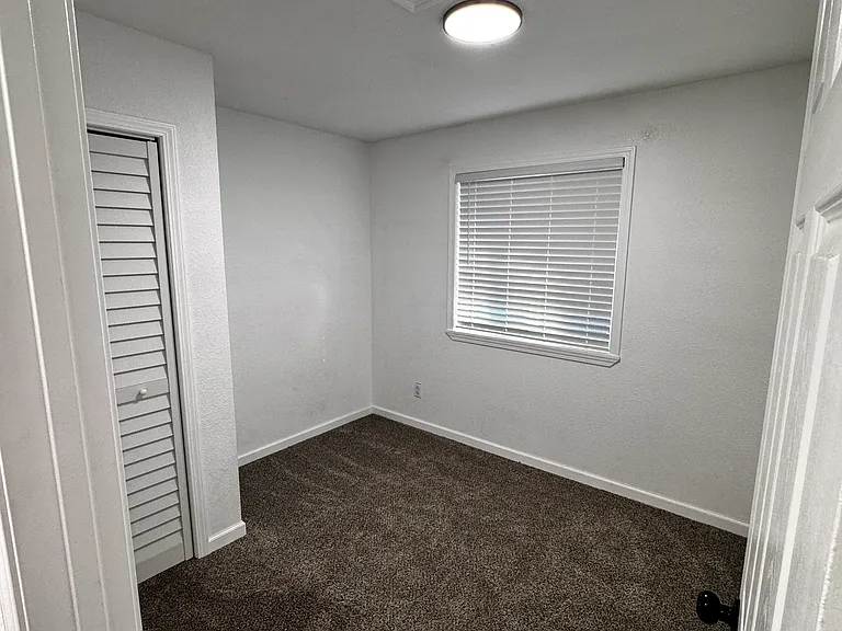 418 Pine Way — Photo 3