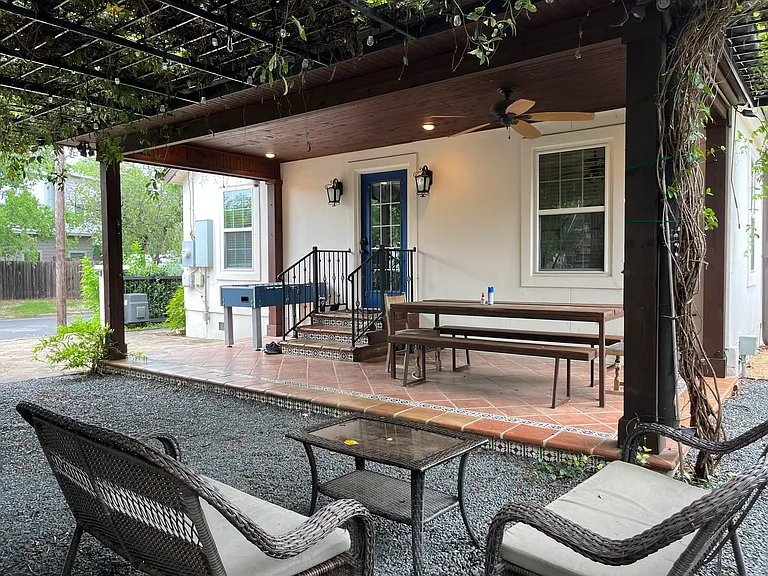 1212 E 3rd St #A — Photo 14