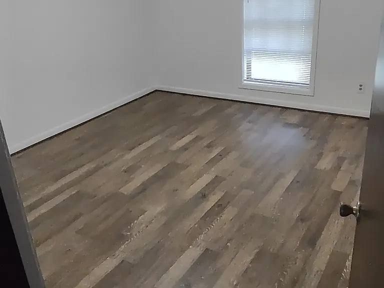 1005 Lester Dr — Photo 8
