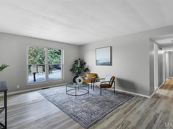 4th image of 10352 Forest Brook Ln APT A