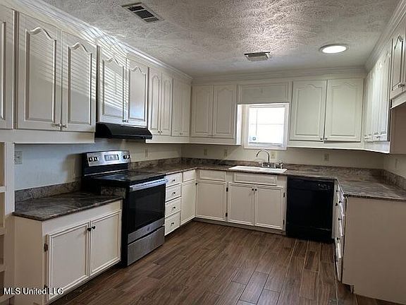 3rd image of 131 Berryman Rd