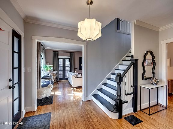 2nd image of 2207 Edgehill Rd