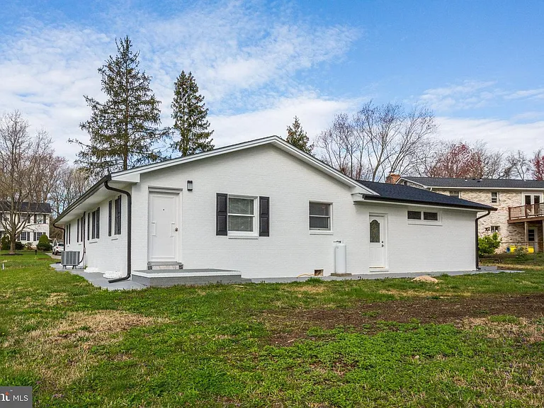 507 Duvall Ln — Photo 16