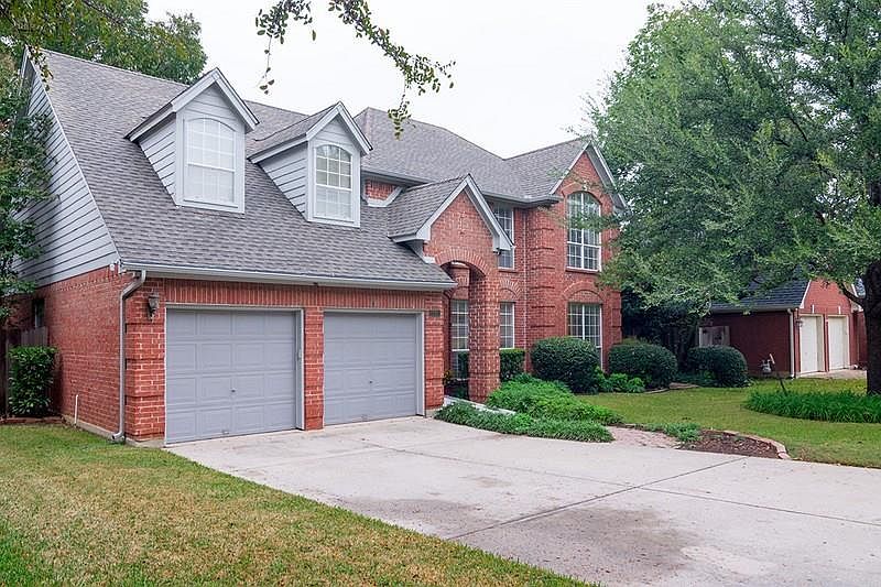 1st image of 1121 W Winding Creek Dr