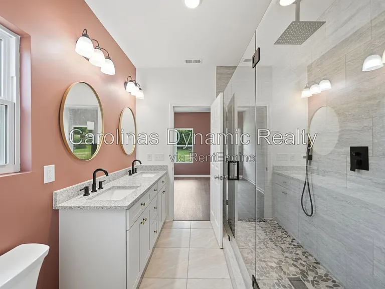 1533 S Battleground Ave — Photo 24