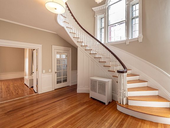 3rd image of 11 Wayne St