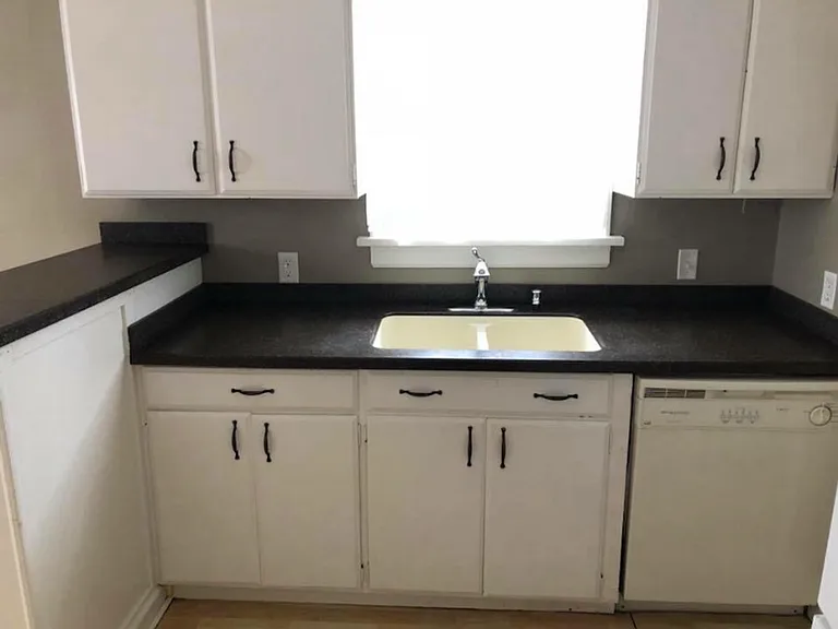 440 Lewis Ave — Photo 7