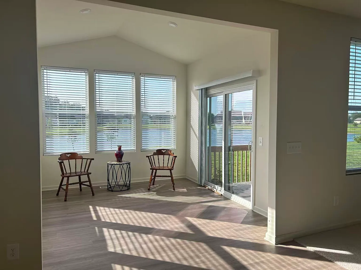 5 bed, 4.5 bath, 4869 sqft, $2,990 — Photo 4