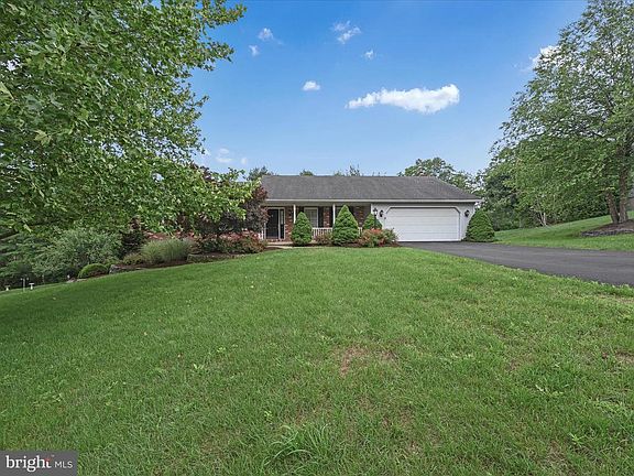 3rd image of 1755 Oak Ct