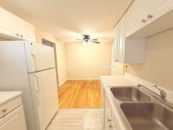 3rd image of 4244 Sibley Ave APT 3