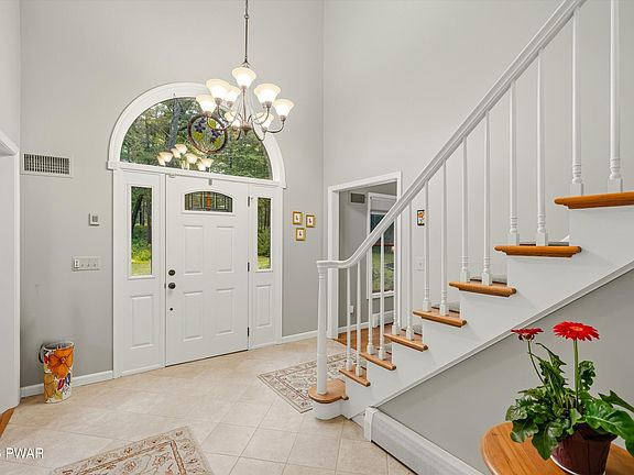 3rd image of 105 Stonehedge Ln