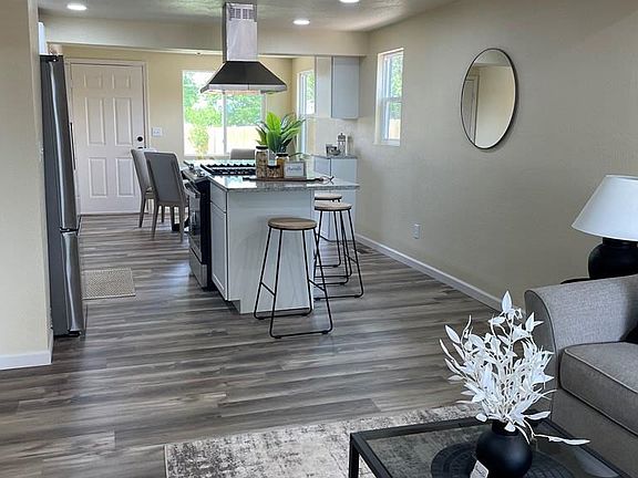 4th image of 615 Cherry Ln